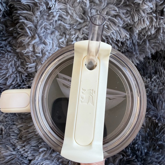 Stanley Cream Moon 40oz Quencher - Picture 3 of 5